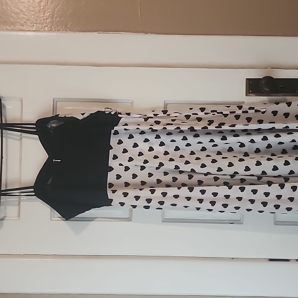 Jr's Dress - Picture 2 of 3
